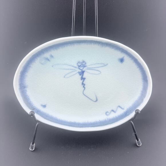 Set of 2 Porcelain Plates – Blue & White Dragonfly Design, Crackle Glaze - Picture 2 of 9